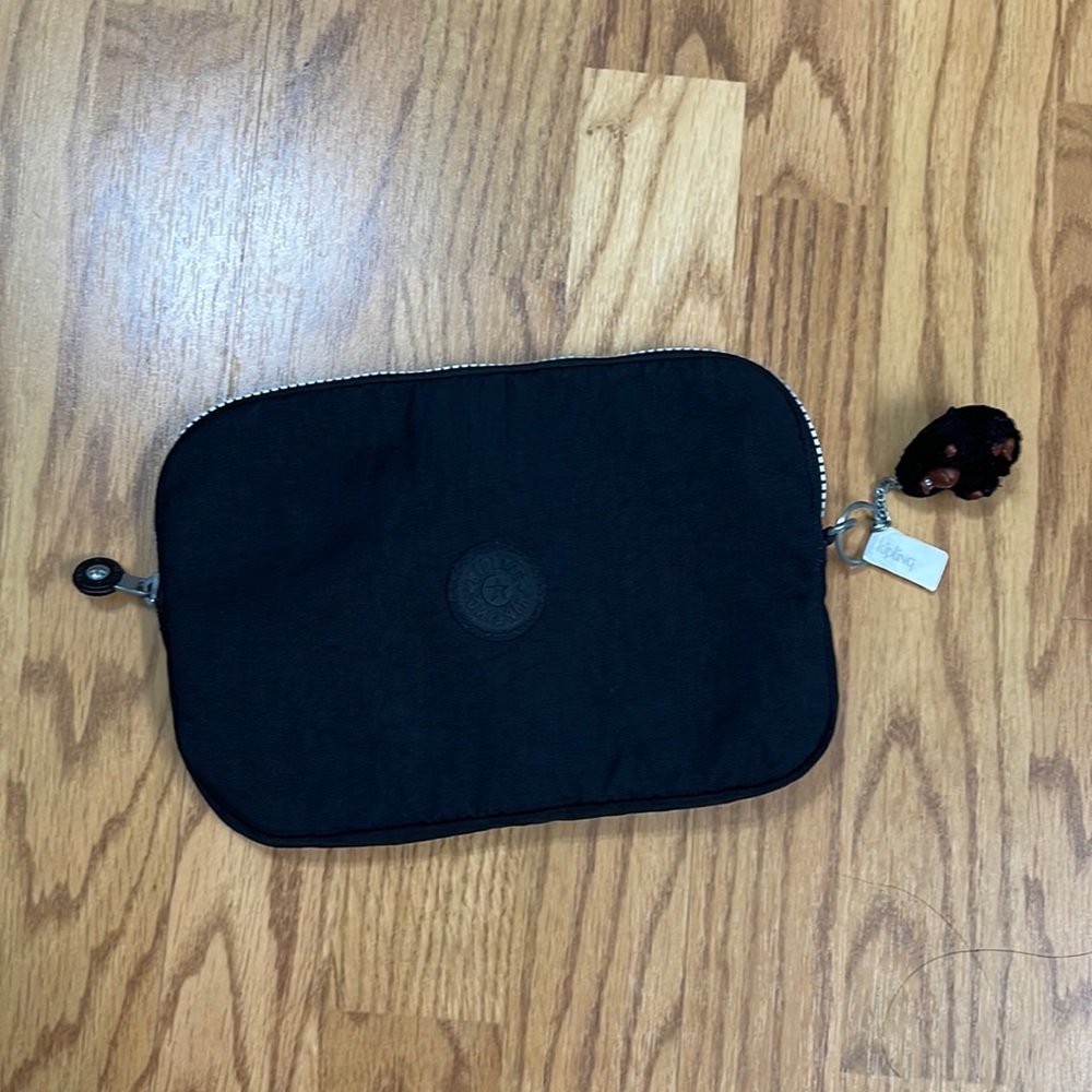 Kipling pouch